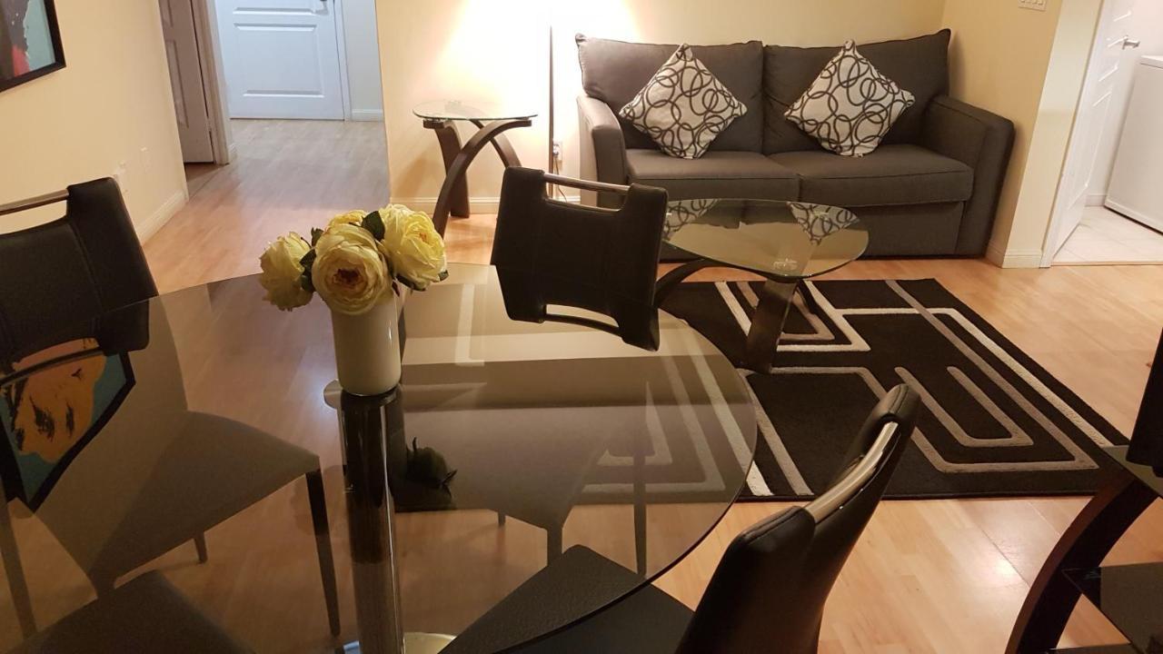 Luxury Accommodations - University Plaza Toronto