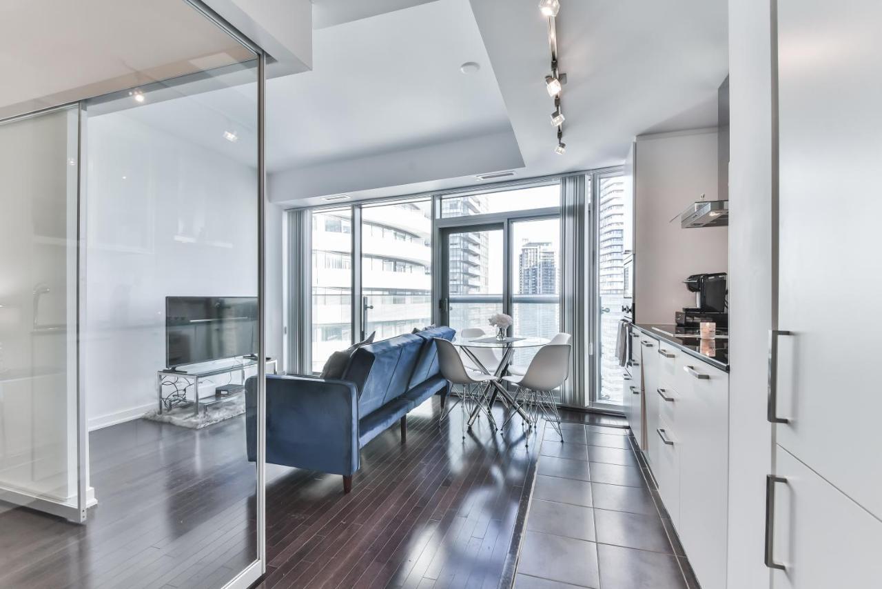 Apartment Condo Downtown, Cn Tower, Financial District *