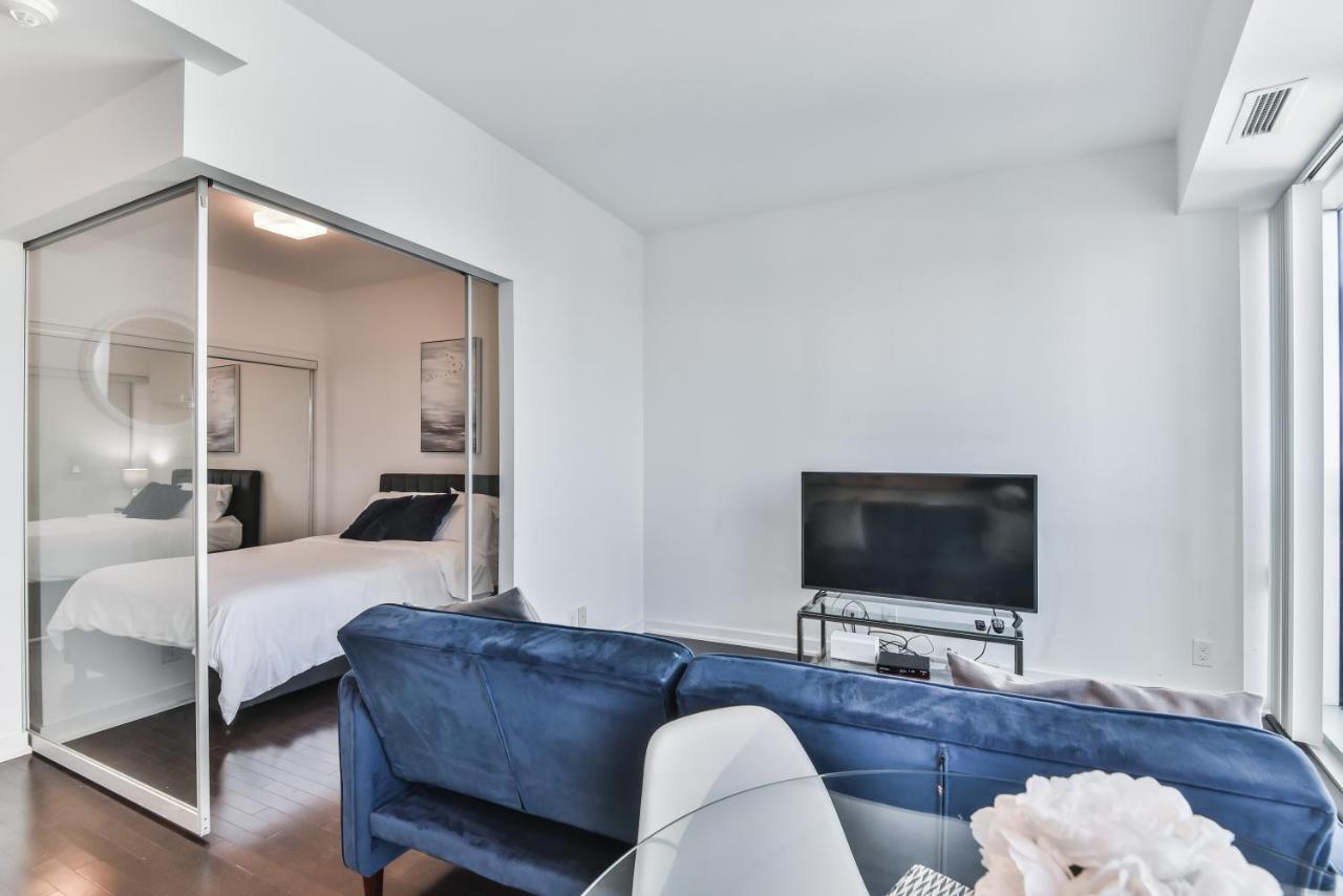 Condo Downtown, Cn Tower, Financial District
