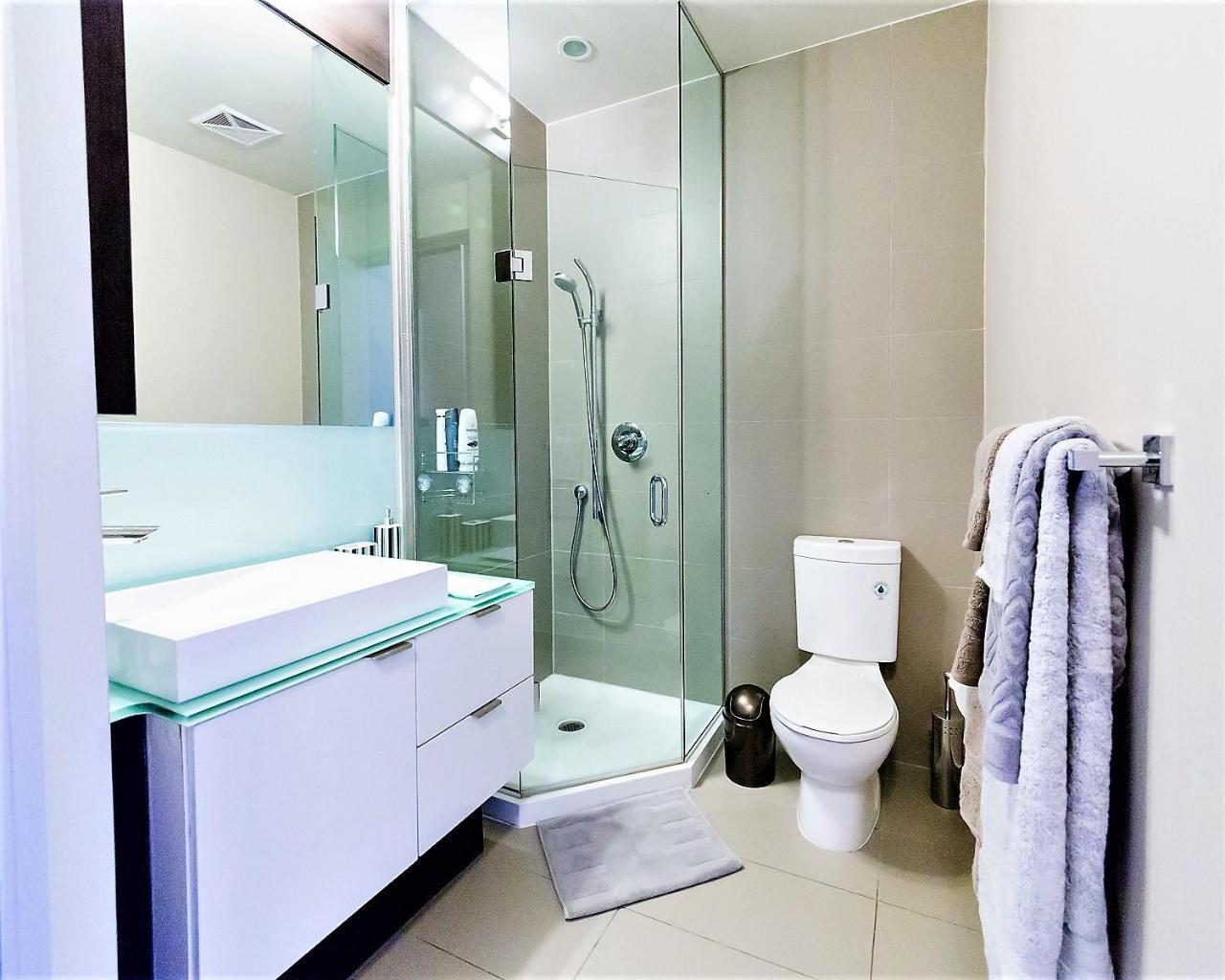 Apartment Upscale At Cn Tower, Metro Convention & Rogers Centre *