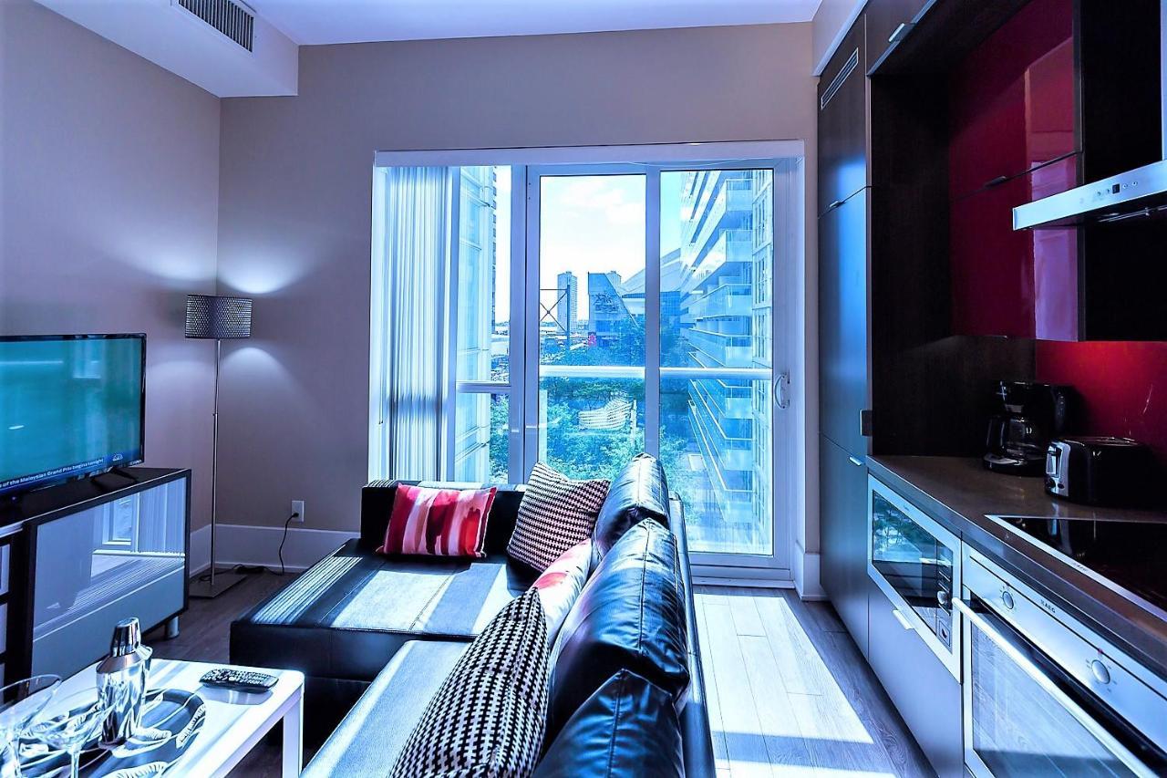 Upscale At Cn Tower, Metro Convention & Rogers Centre *