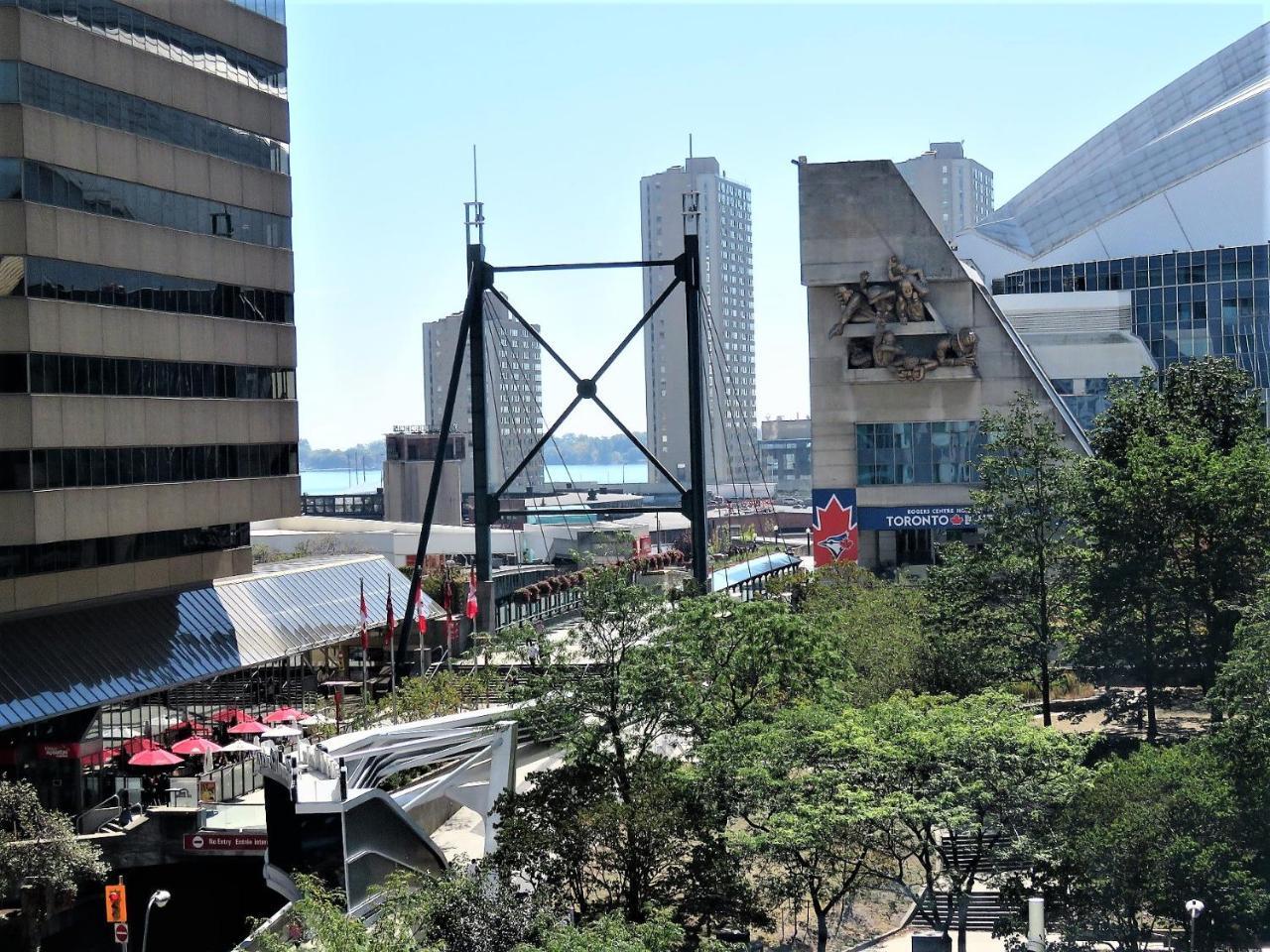 Upscale At Cn Tower, Metro Convention & Rogers Centre