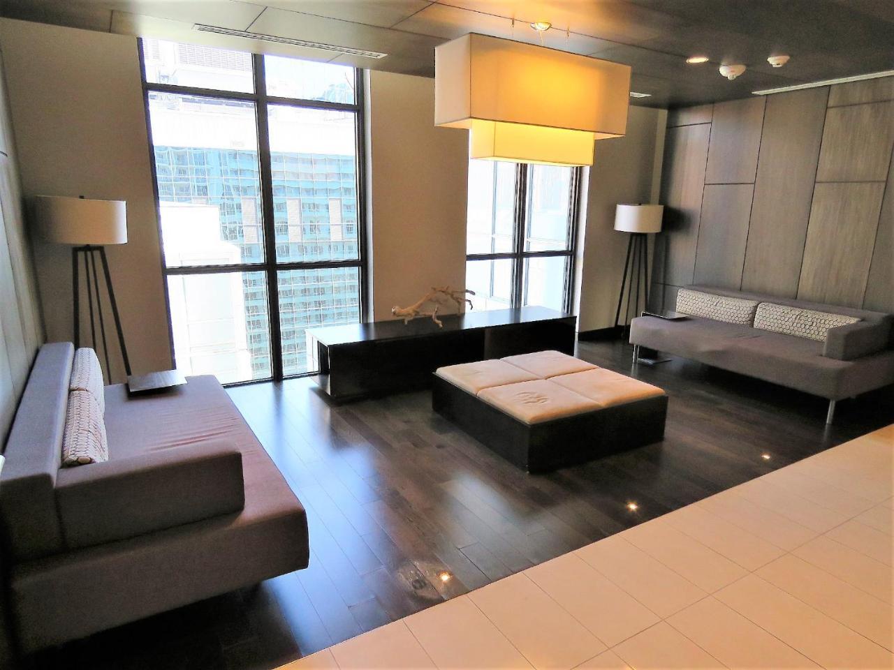 Apartment Upscale At Cn Tower, Metro Convention & Rogers Centre *