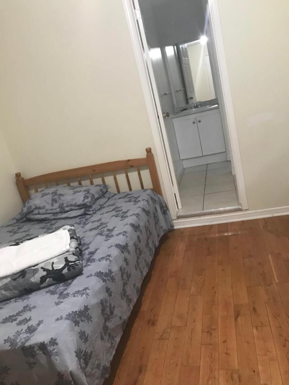Monthly Apartment-elizabeth * Toronto