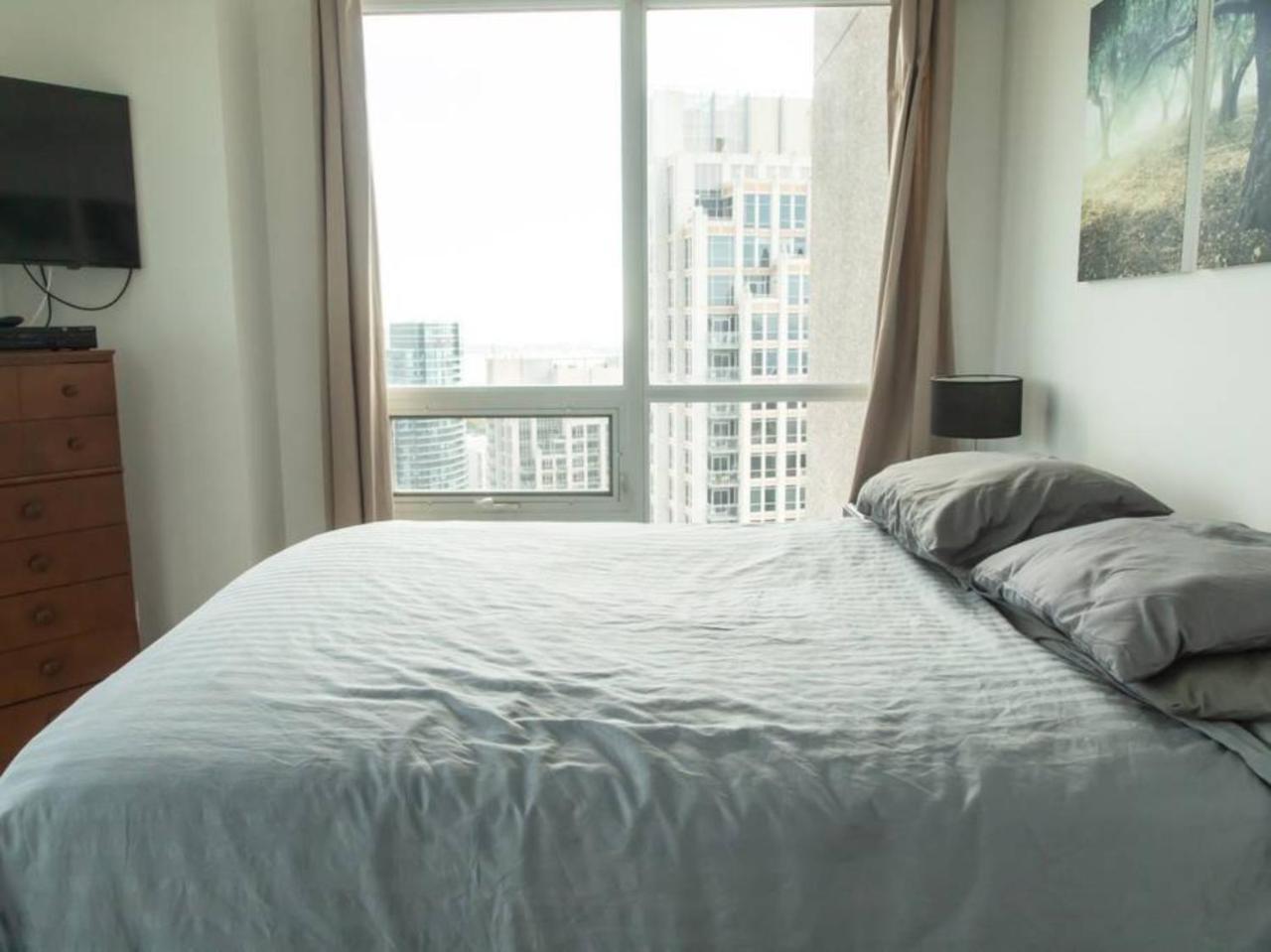 Modern 2 Bedroom With Cn Tower Views *
