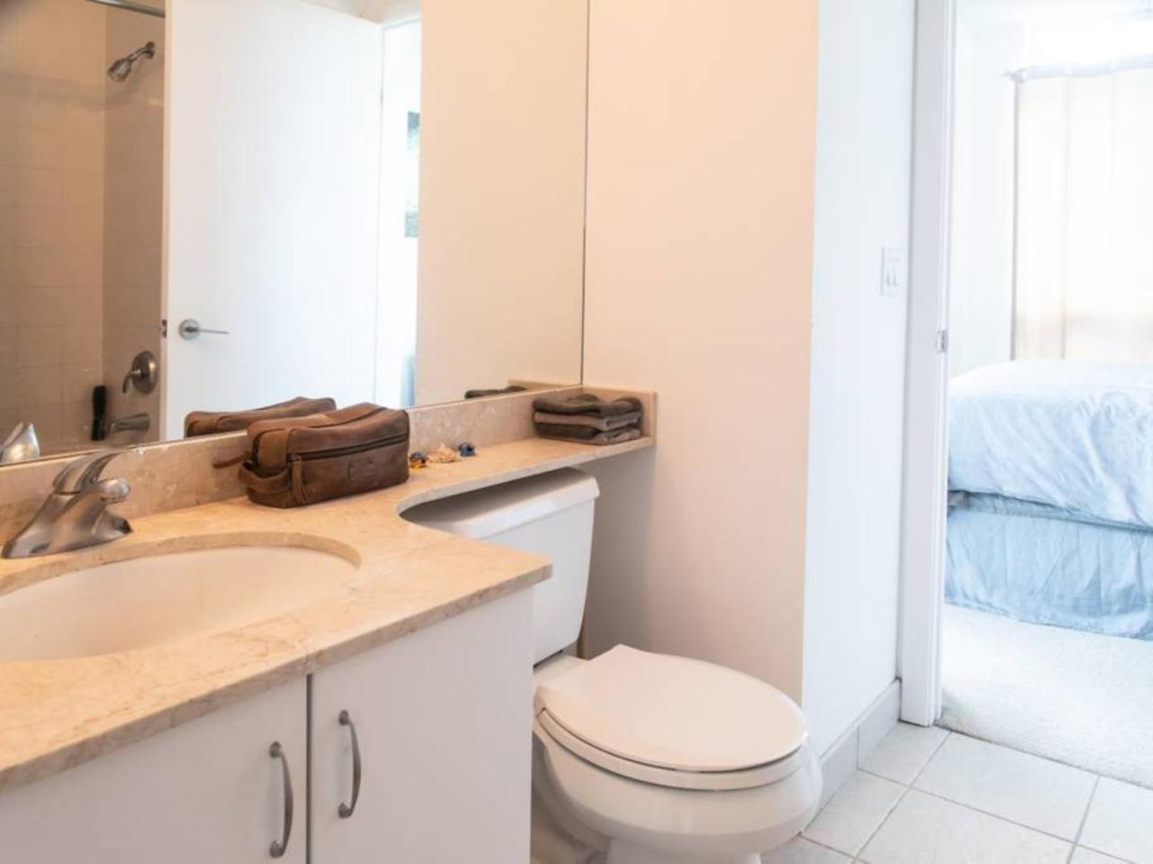 Modern 2 Bedroom With Cn Tower Views Apartment *