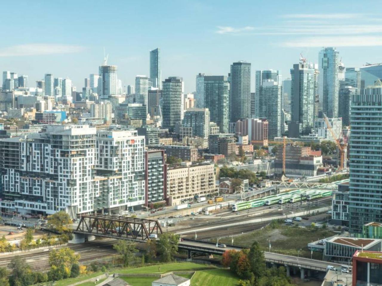 Apartment Modern 2 Bedroom With Cn Tower Views Toronto