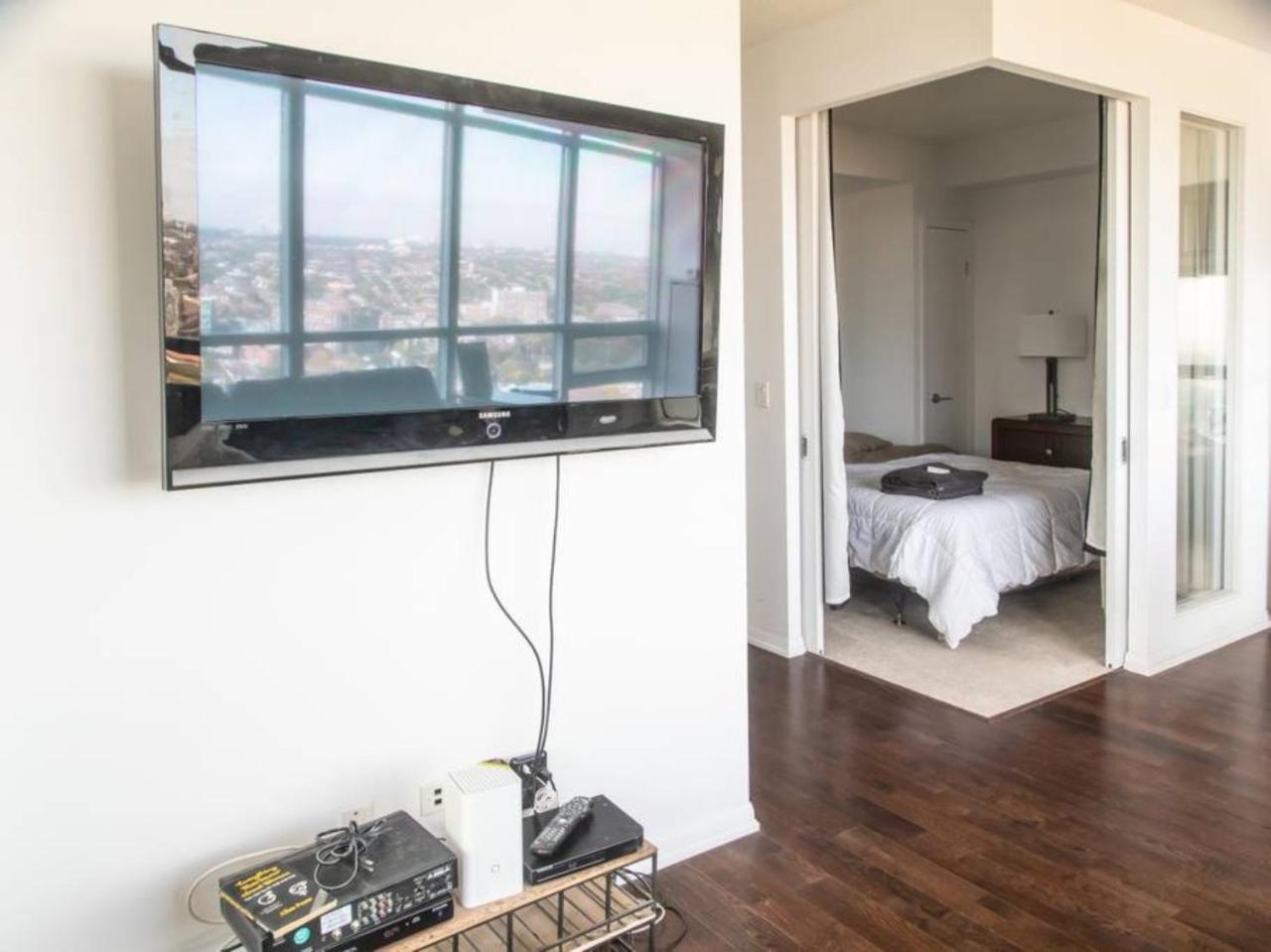 Modern 2 Bedroom With Cn Tower Views Toronto