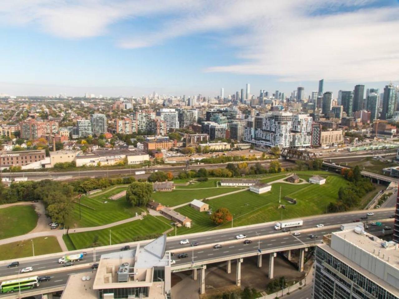 Apartment Modern 2 Bedroom With Cn Tower Views *
