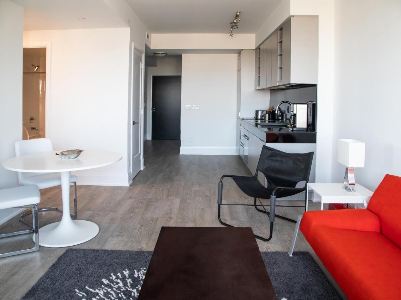 Modern 2 Bedroom Yonge And Eglinton