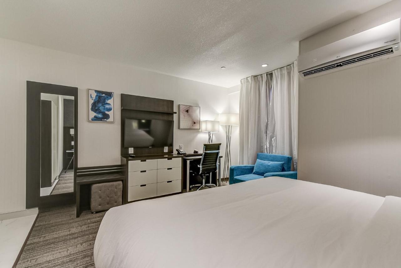 Hotel Est Toronto