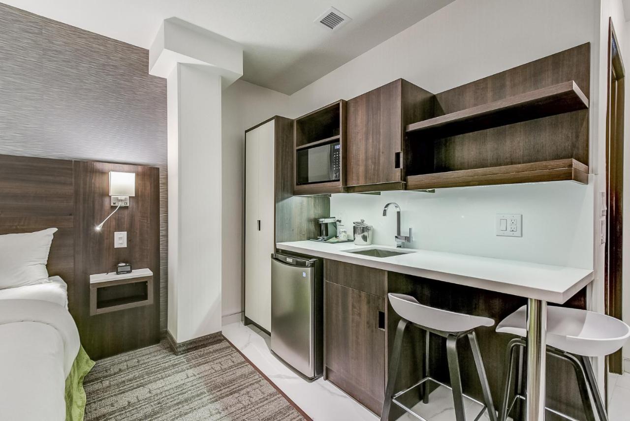 Est Hotel Toronto