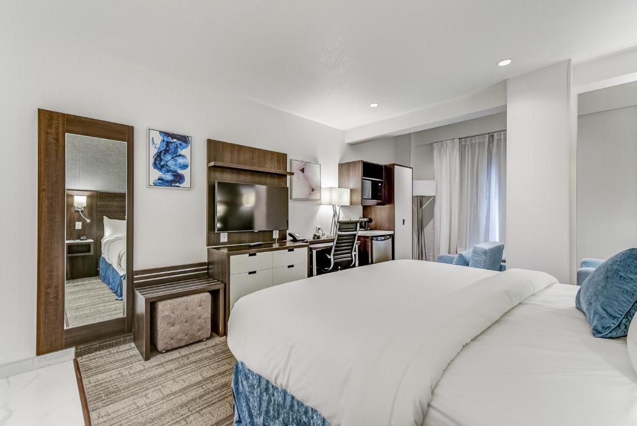 Est 4* Toronto