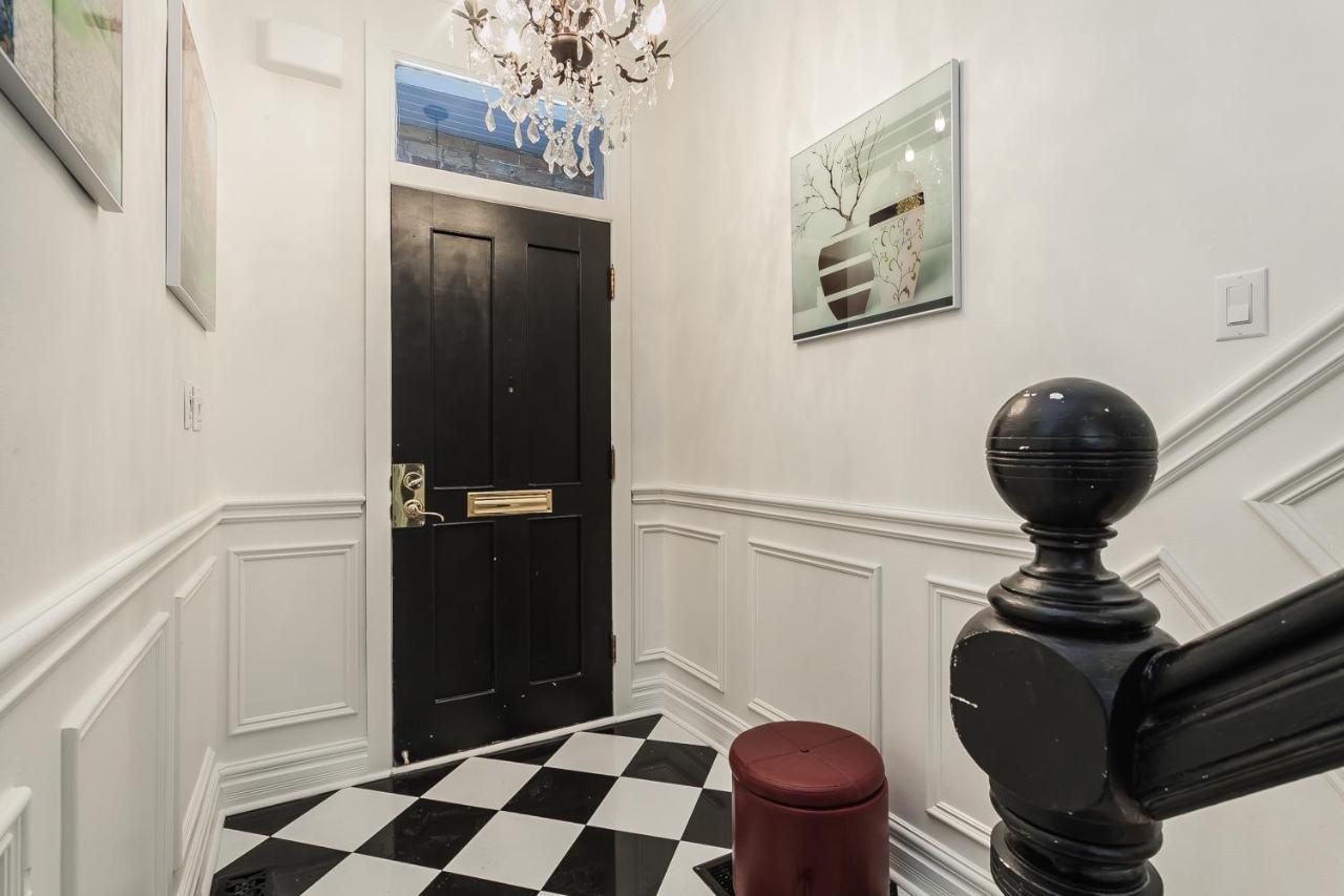E Residential Luxury Guest house *