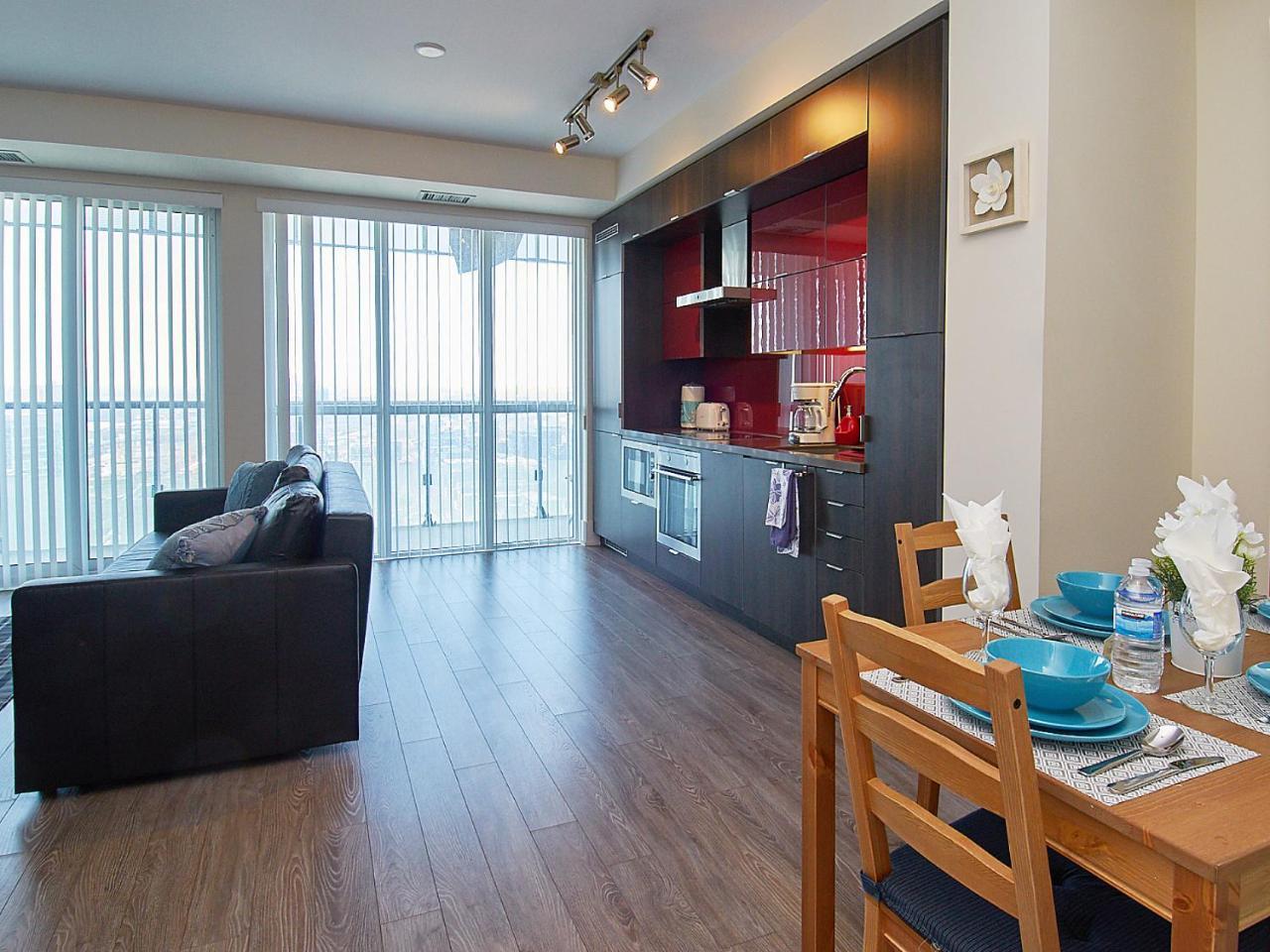 Red Maple Suites - Front Street Toronto