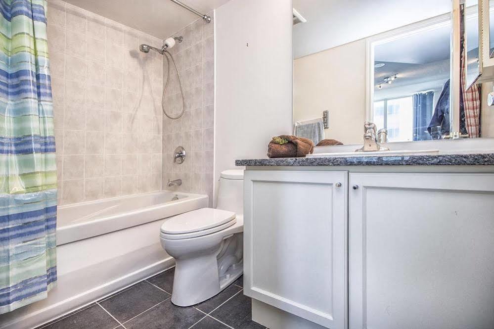 Napa Furnished At Cn Tower & Maple Leaf Square Apartment *