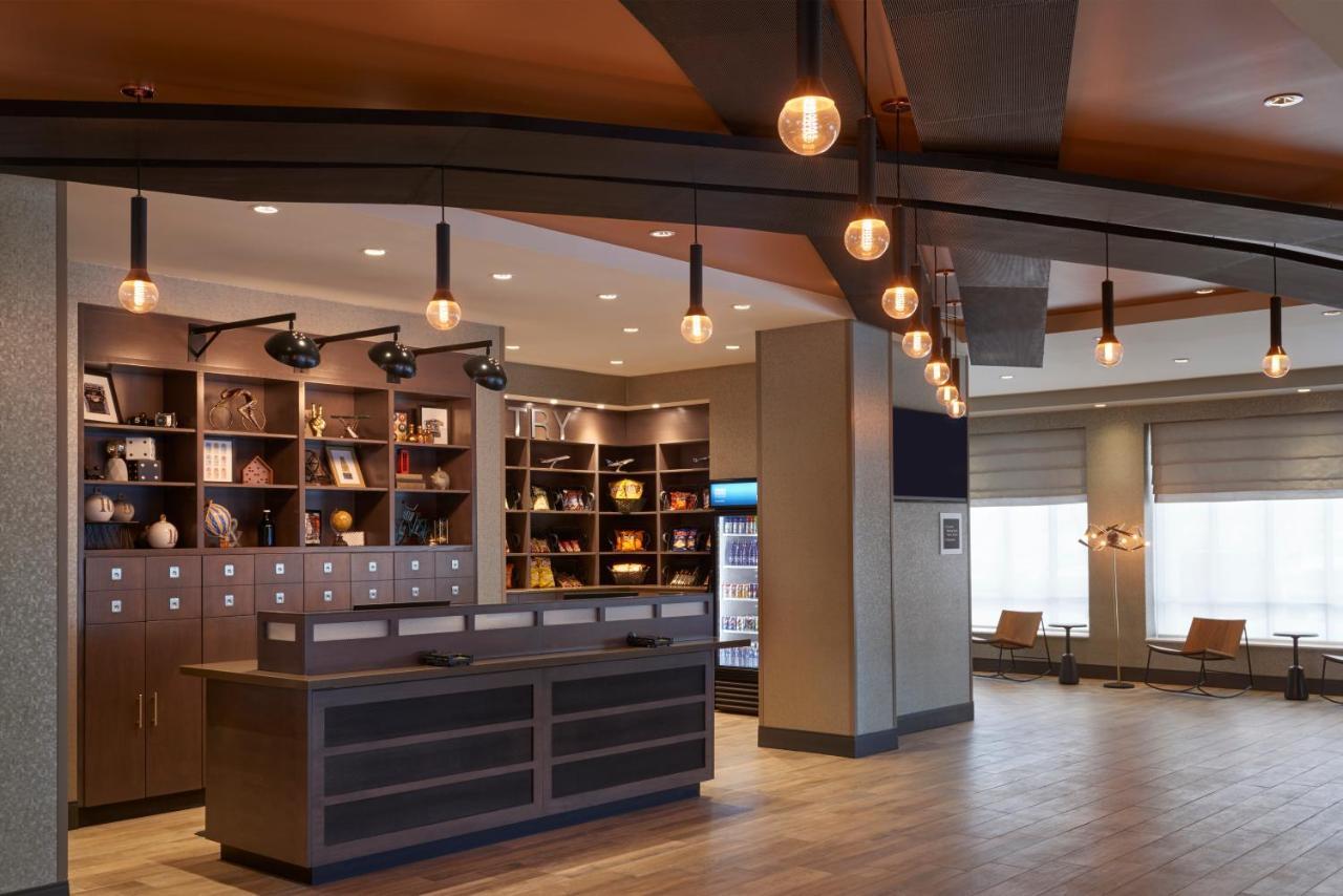 Hotel Four Points By Sheraton Airport East 3*