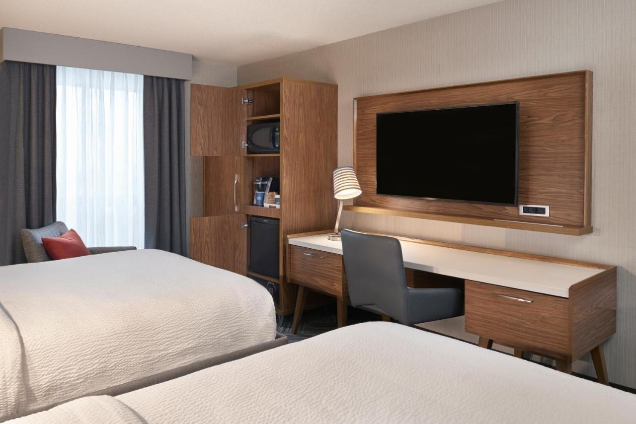 Hotel Four Points By Sheraton Airport East 3*