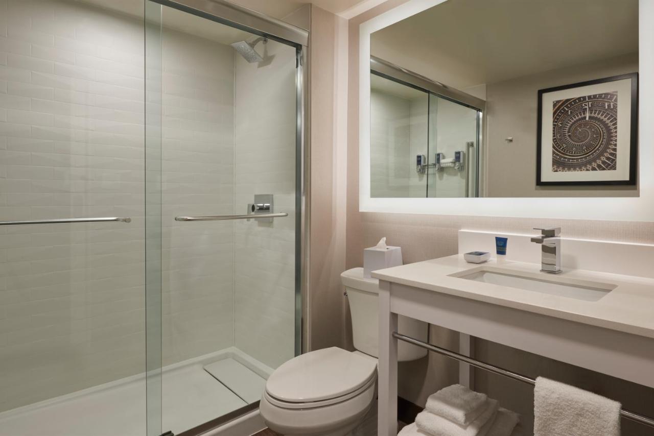 Four Points By Sheraton Airport East