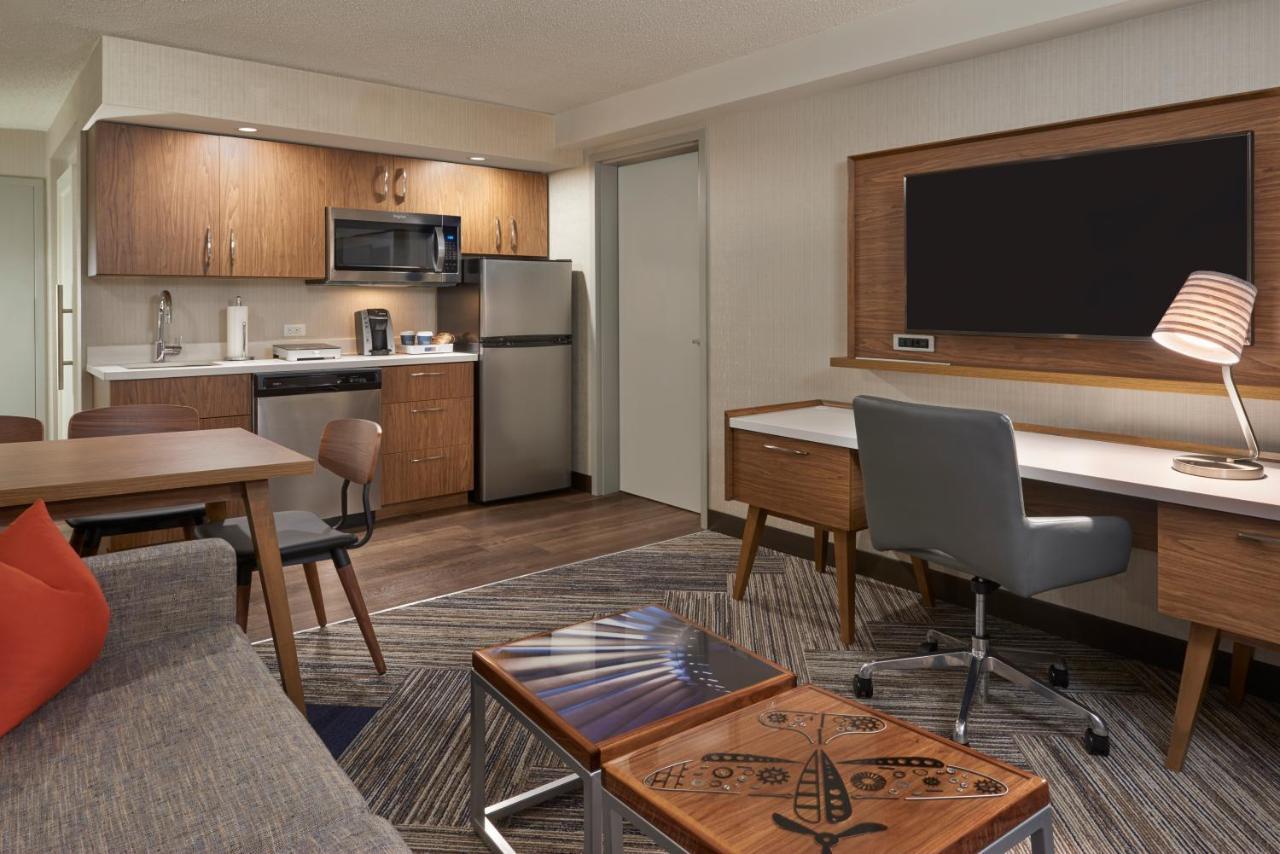 Four Points By Sheraton Airport East Hotel 3*