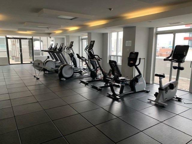 Apartment Luxury Accommodations - University Plaza Toronto