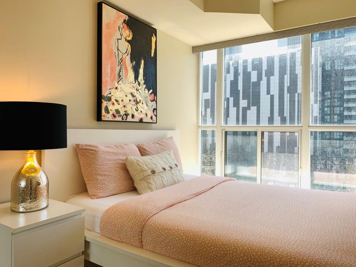 Apartment Luxury 3 Bedroom/2 Bathroom With Cn Tower View In The Heart Of Downtown *