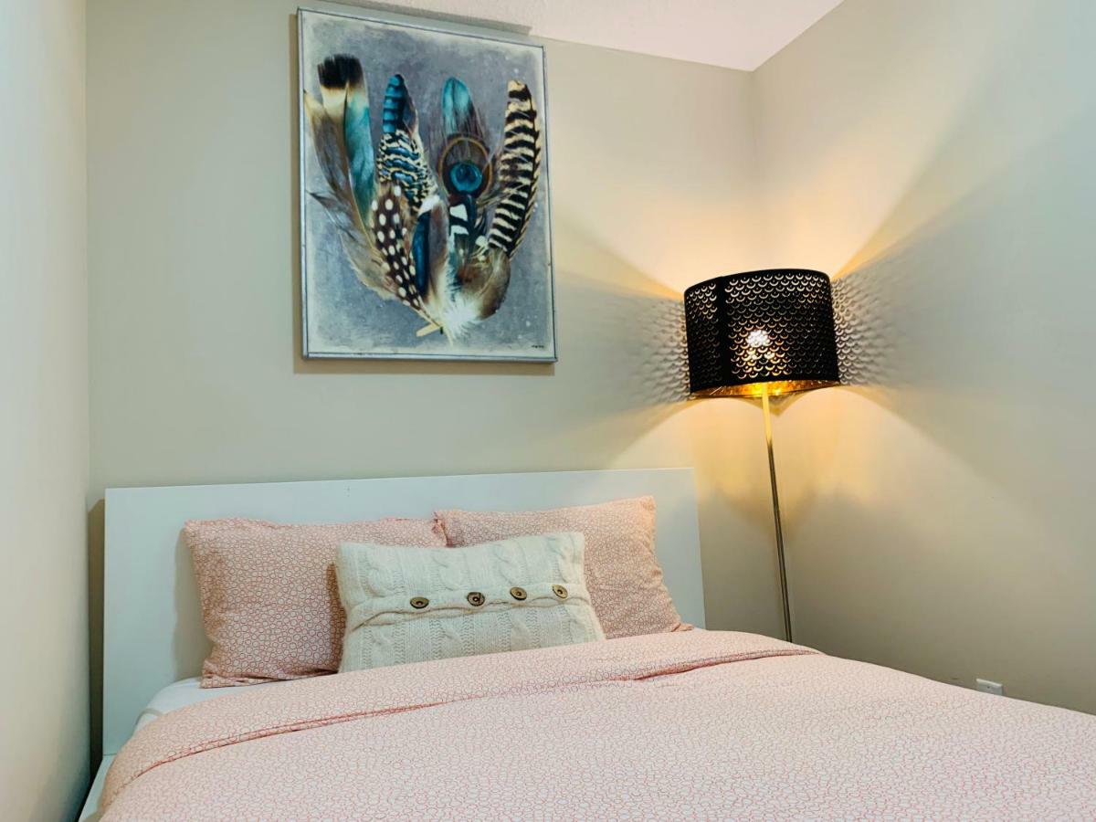 Luxury 3 Bedroom/2 Bathroom With Cn Tower View In The Heart Of Downtown * Toronto