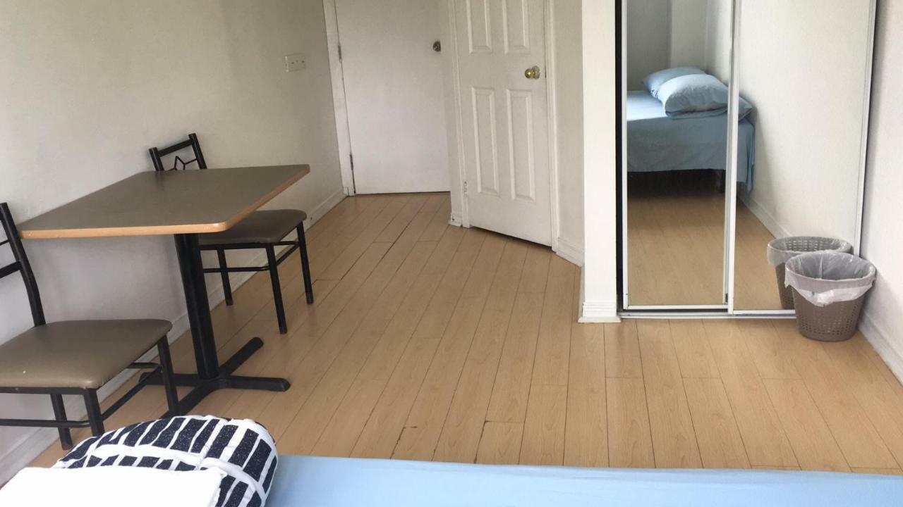Airport Travelers Guest house Toronto