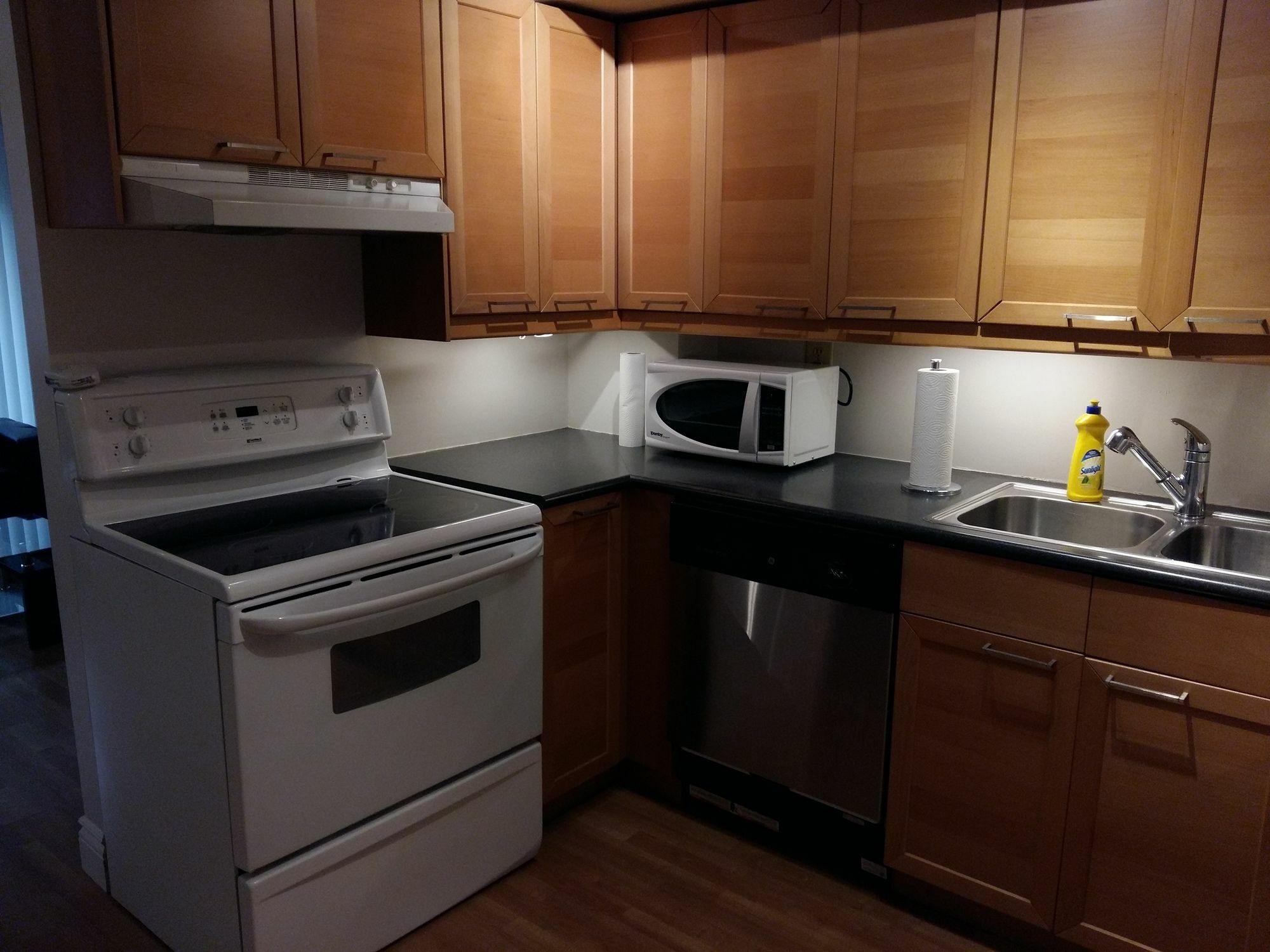 Furnished Living- Pembroke Apartment *