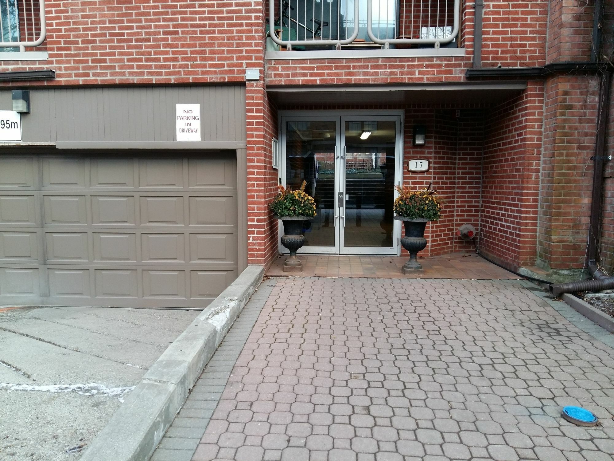 Furnished Living- Pembroke Apartment *