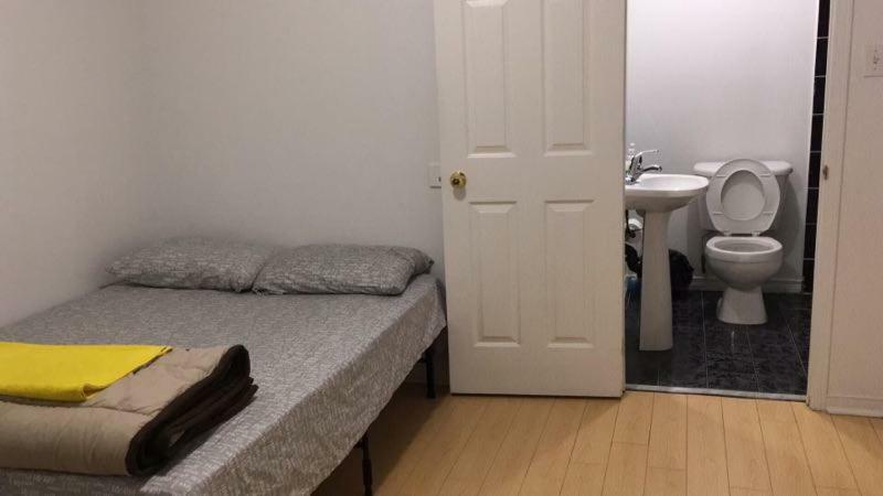 Guest house Monthly In York University Toronto