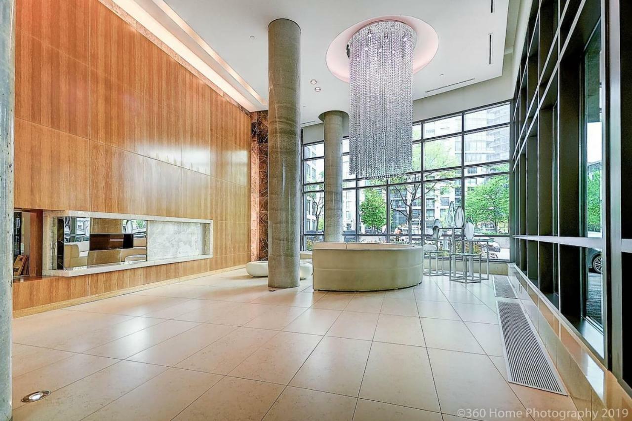 30 Off View Heart Of Downtown Apartment *