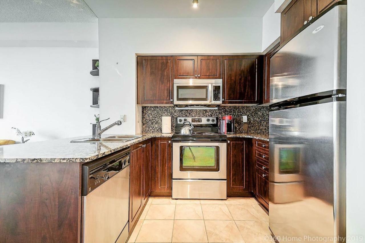 Apartment 30 Off View Heart Of Downtown Toronto