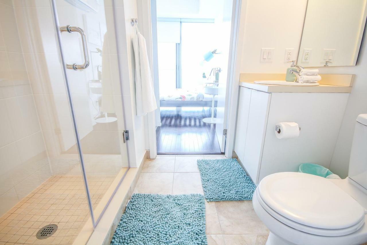 Sarkar - Entertainment District Apartment Toronto