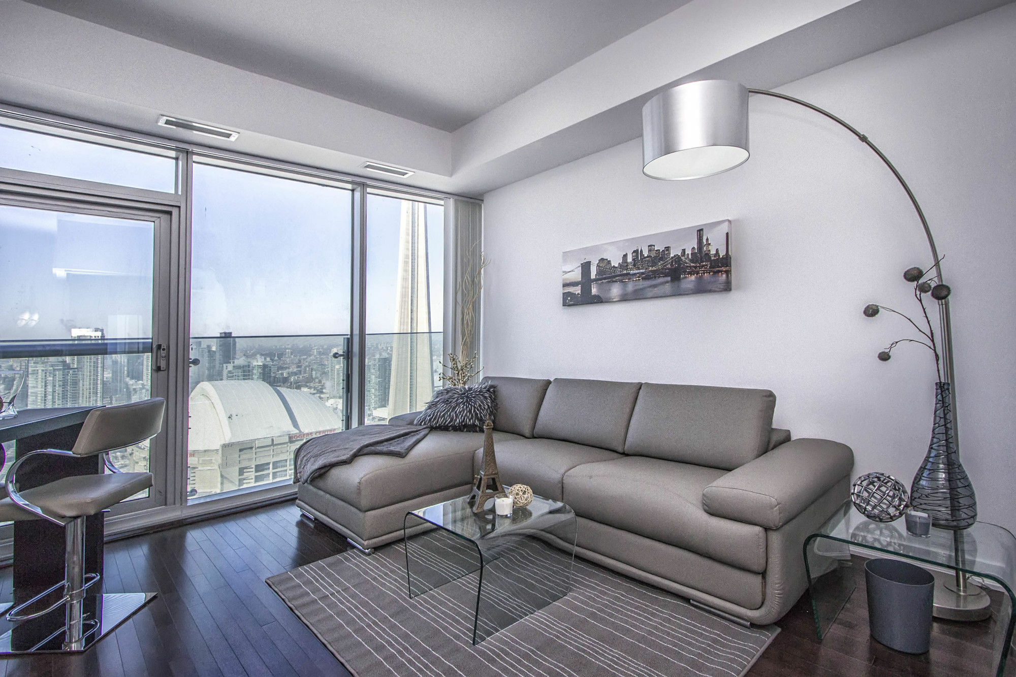 Apartment Ice - And View Toronto