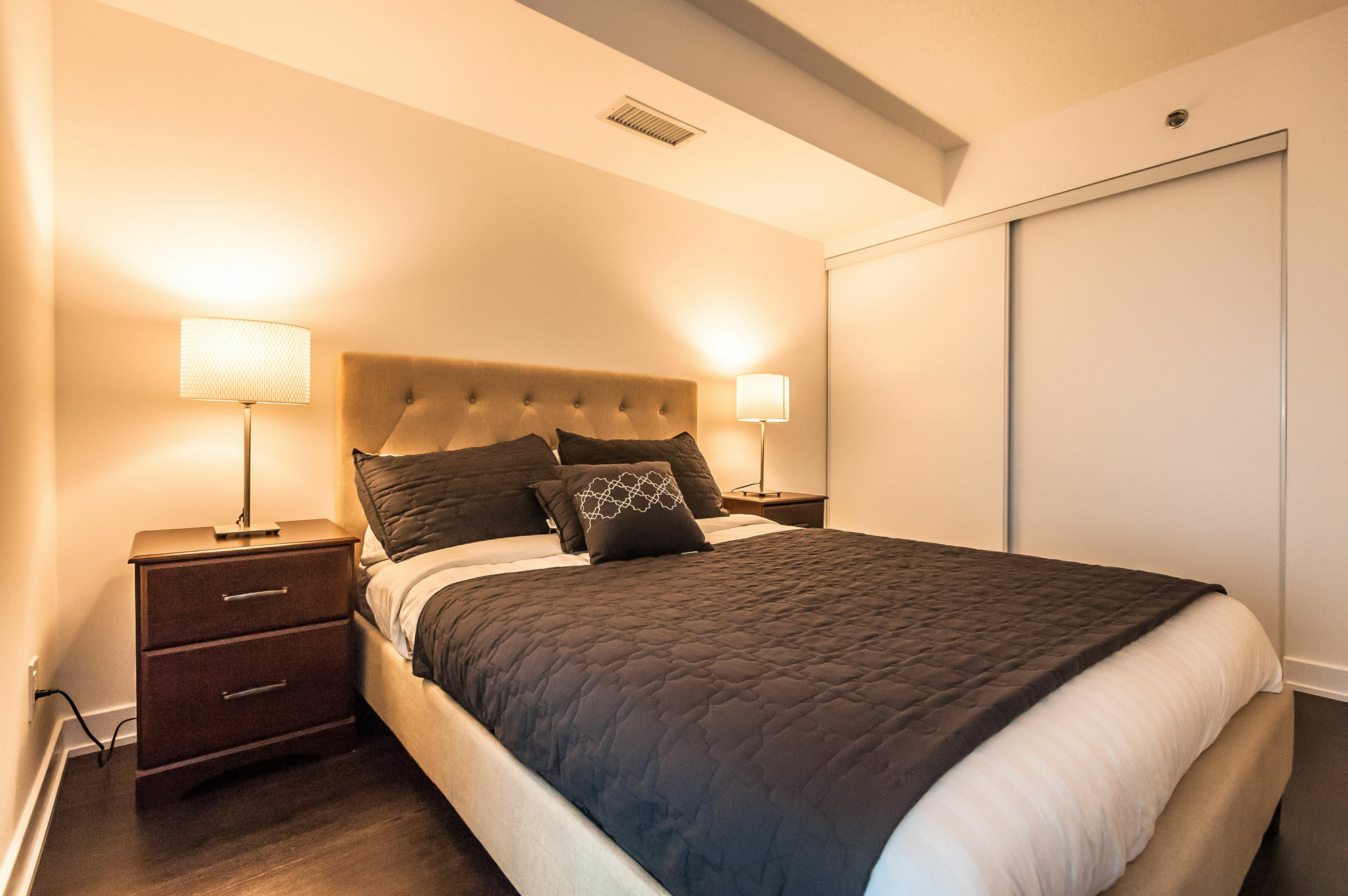 Hotel Life - Fort York Central 4*