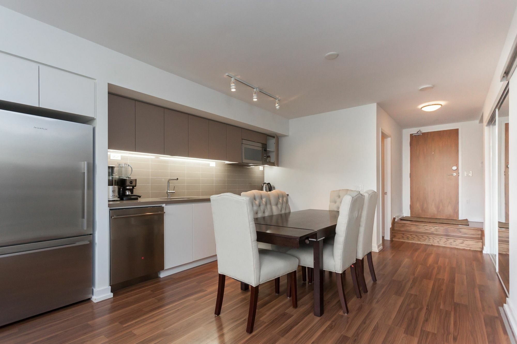 Applewood - * Toronto