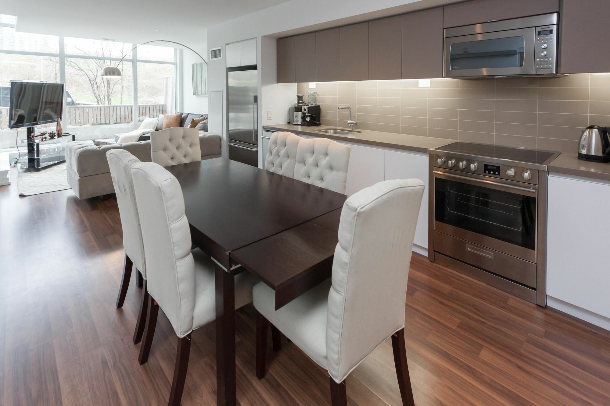 Applewood - * Toronto