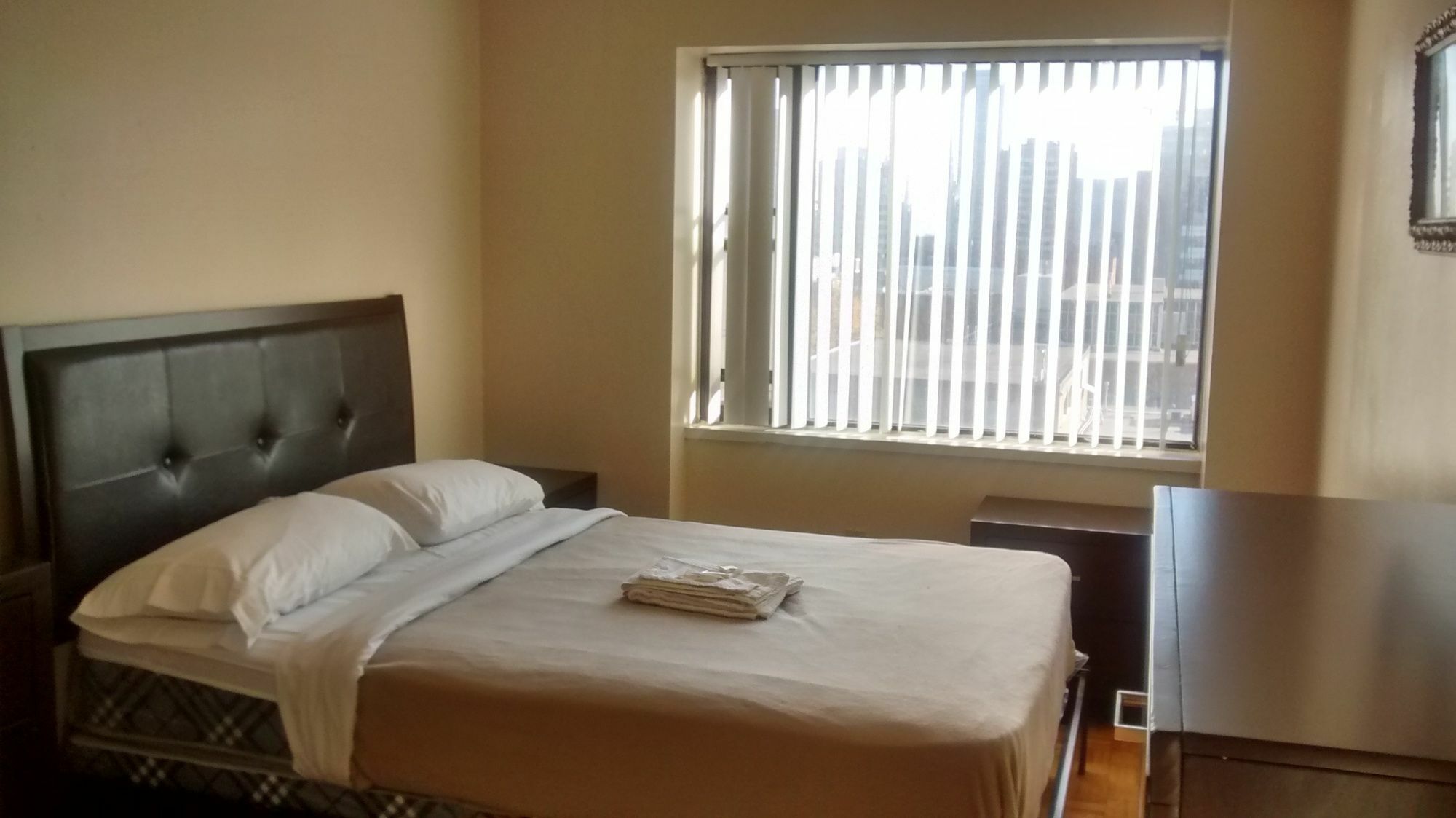 Toronto Furnished Living-Gerard Apartment