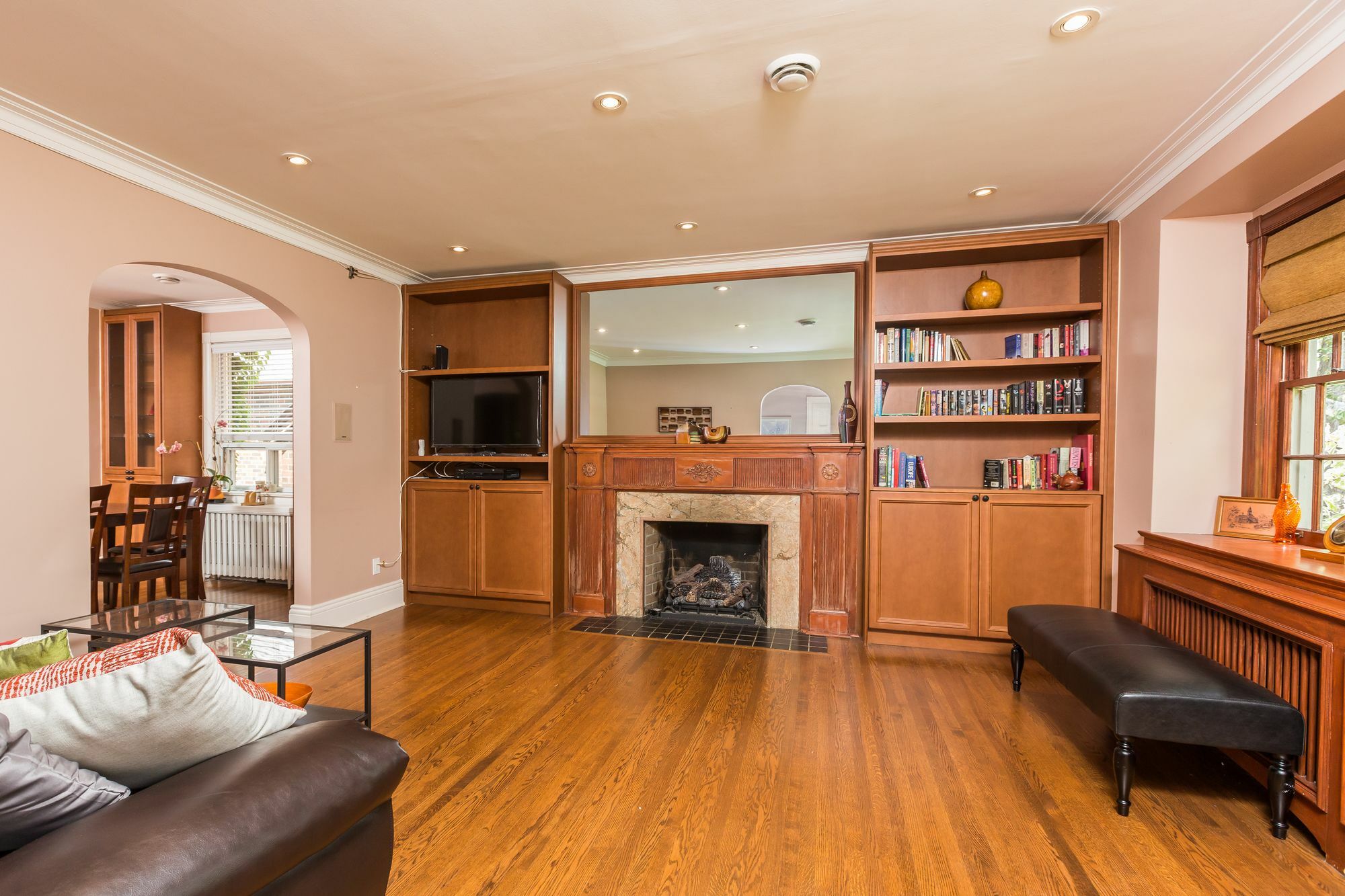 Applewood - Bloor West House