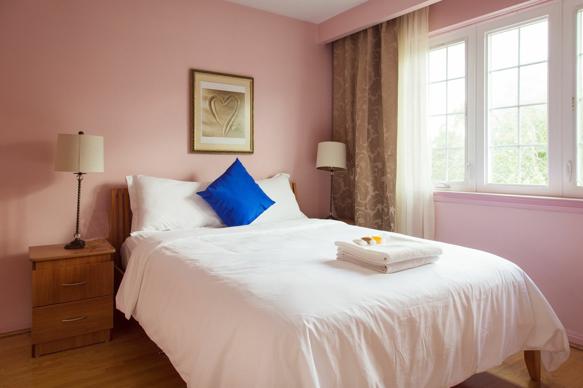 Charlton Suites Guest House Gasthof 2*