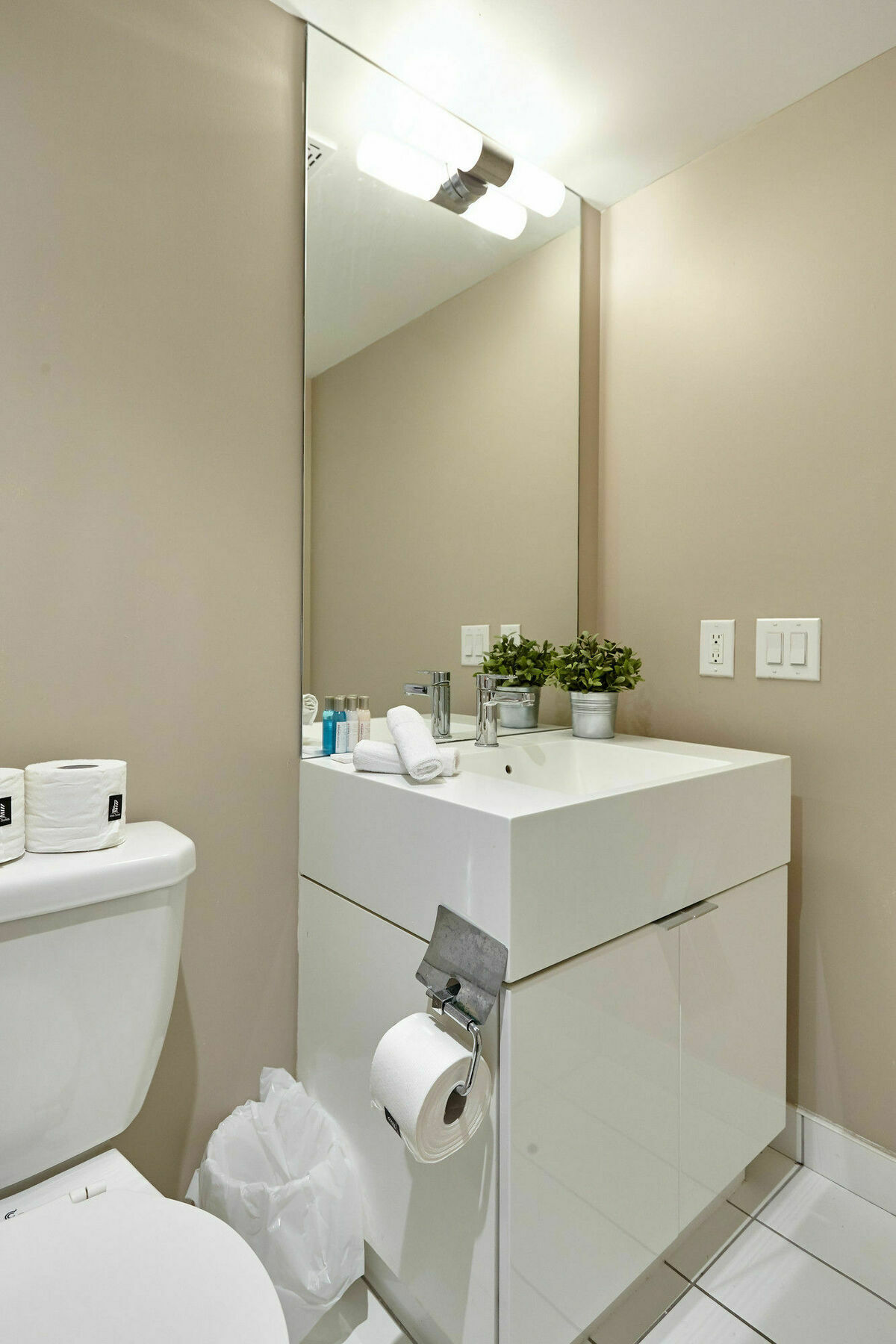 Atlas Furnished Apartments- Iceboat Terrace 3* Toronto