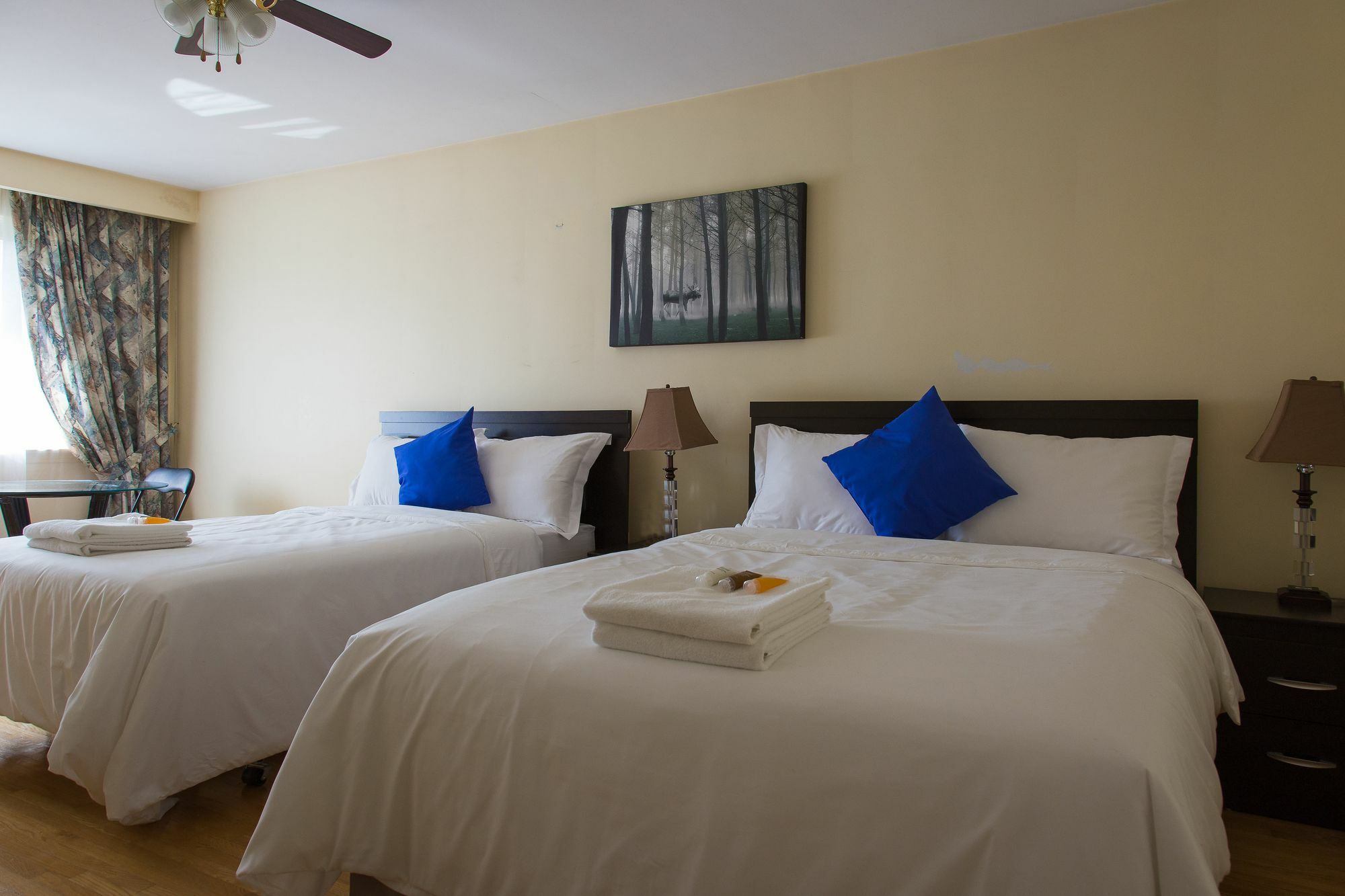 Charlton Suites Guest House Gasthof Toronto