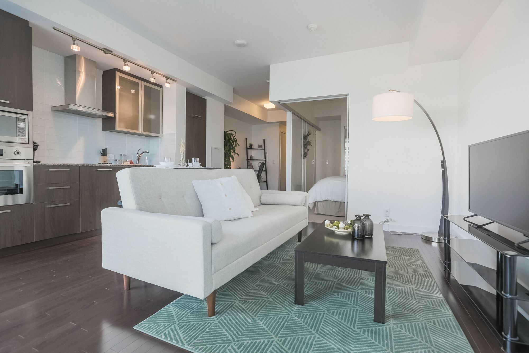 Noel - York And Bremner Apartment *
