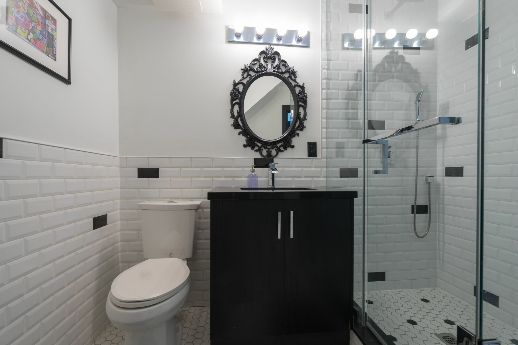 Applewood - Queen West Studio Apartment *