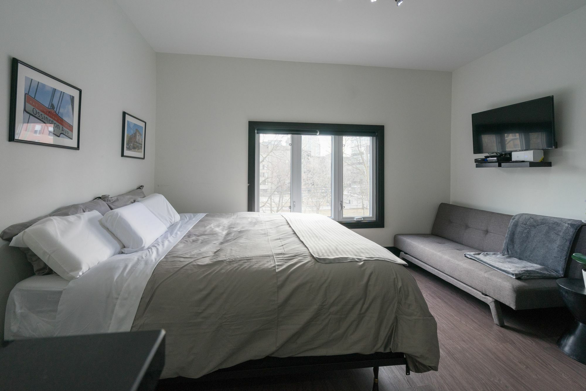 Applewood - Queen West Studio * Toronto
