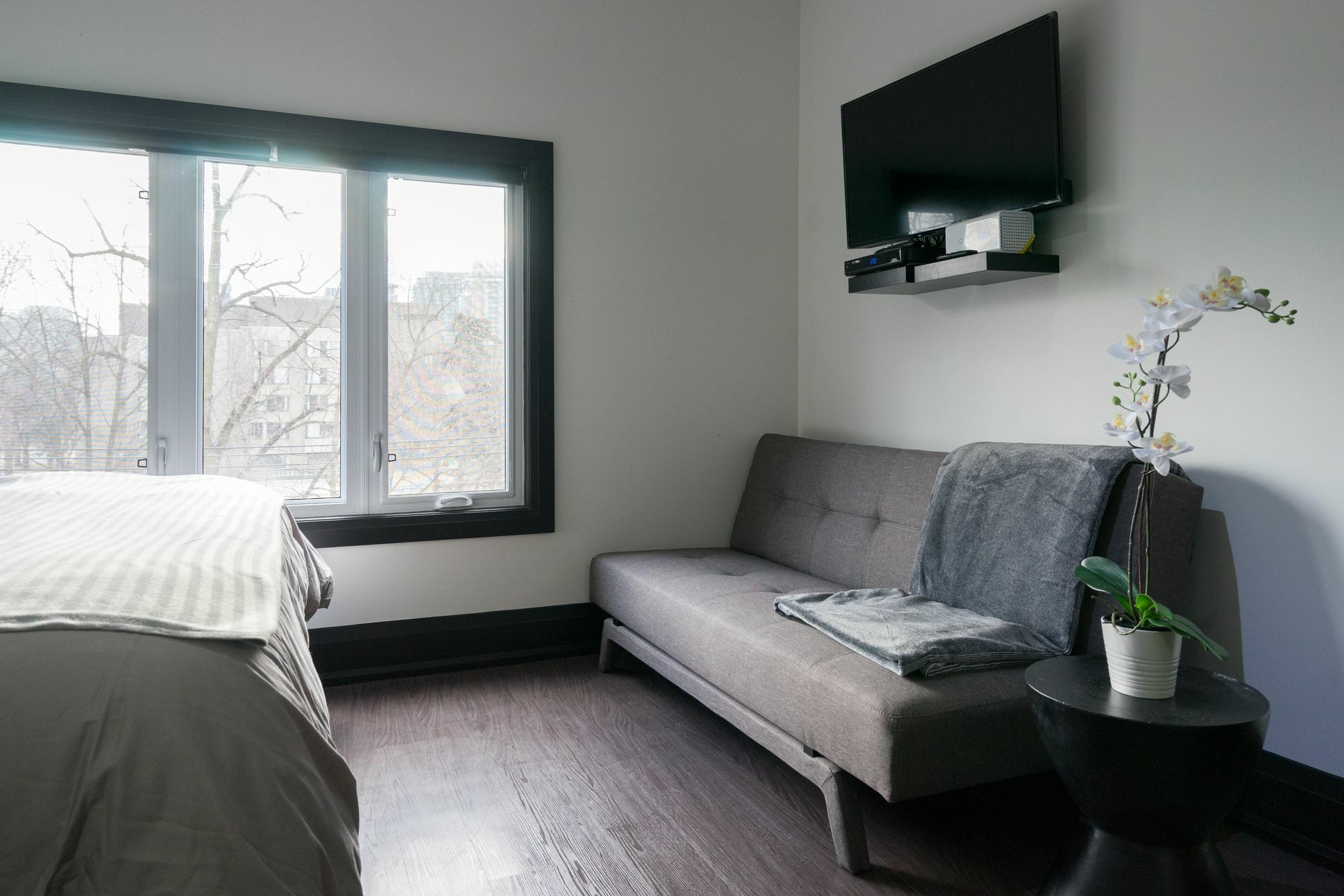 Applewood - Queen West Studio *