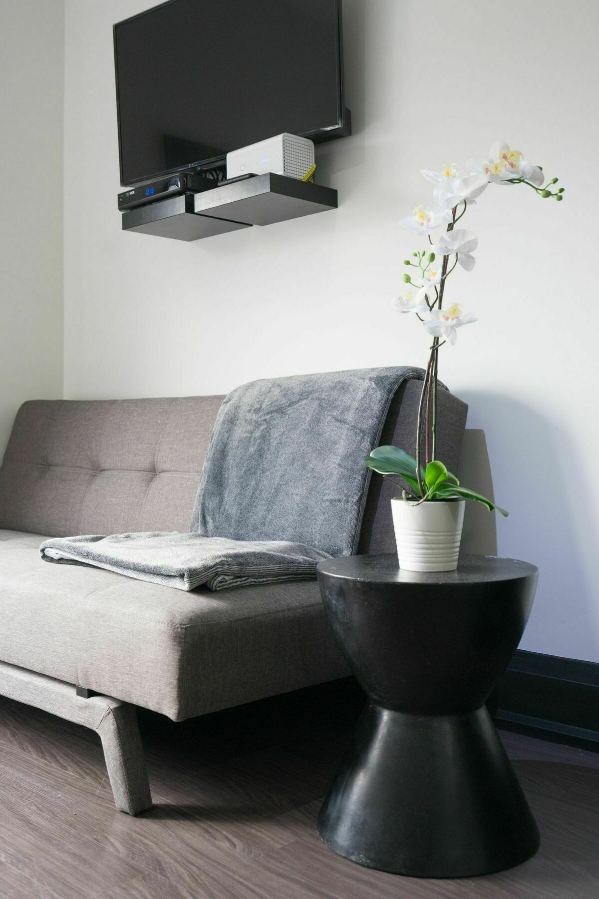 Applewood - Queen West Studio * Toronto
