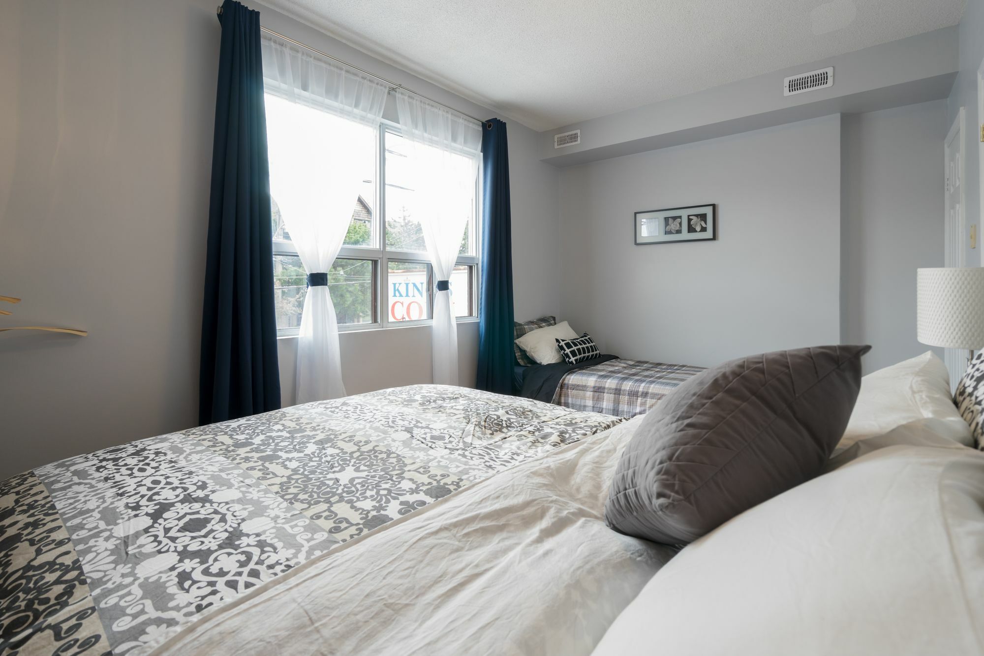 Applewood - King West Lofts Apartment
