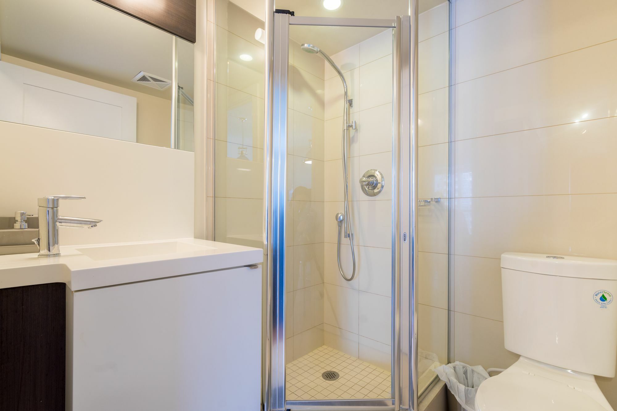Applewood - Executive 3 Bdrm Apartment